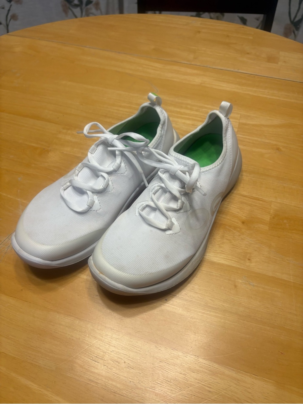 Women’s White Oofos Sneakers, Size 9